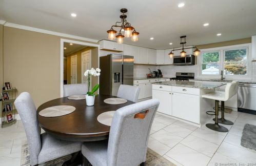 252 Main St, Meriden CT 06451-3859 exterior