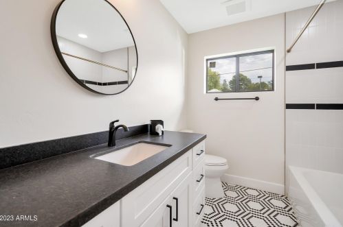 8001 11th Ave, Phoenix AZ  85021-5626 exterior