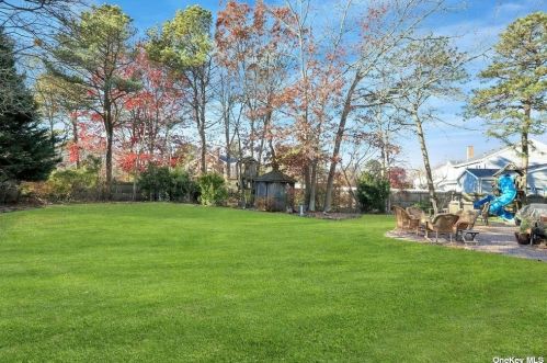 30 Buckingham Ln, Bohemia NY 11716-3979 exterior