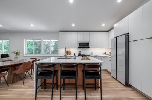 1639 Crestline Dr, Atlanta GA  30345-3820 exterior