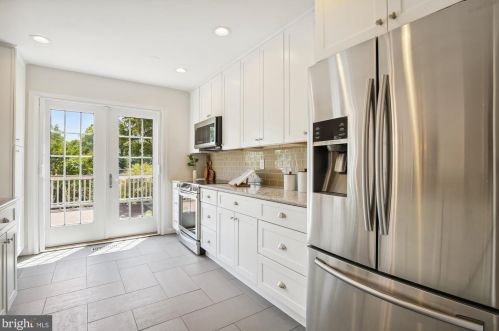 6340 Golf Crse Sq, Alexandria VA 22307-1225 exterior