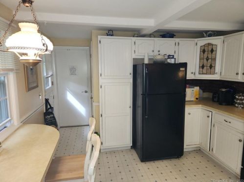 737 Burnham St, Hartford CT 06108-0010 exterior