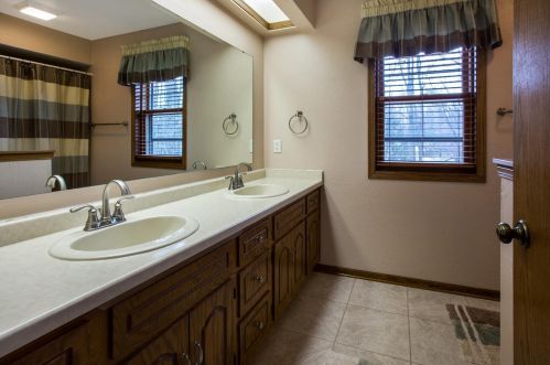 3303 Stokes Ln, Manitowoc WI 54220-2327 exterior