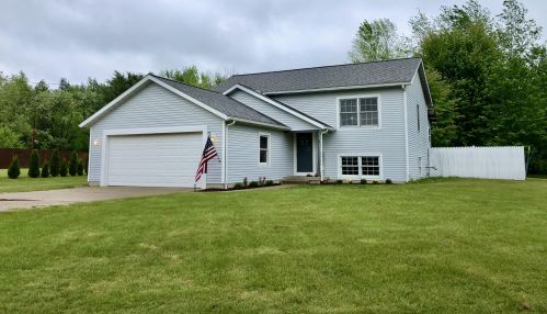 14830 Simmons Ave, Cedar Springs, MI 49319-8640