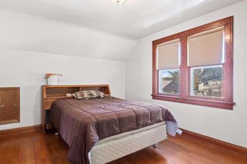 5945 40, Milwaukee WI 53208-3745 exterior