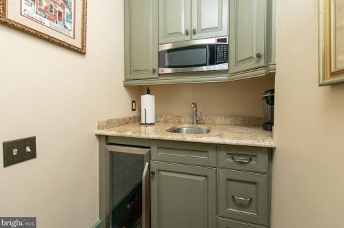 302 2nd St, Philadelphia PA 19148-1945 exterior