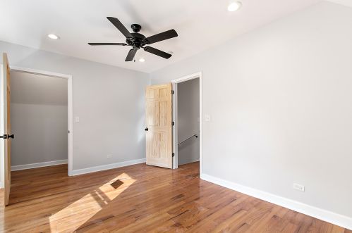 527 Ridgeway Ave, Chicago IL 60659-1117 exterior