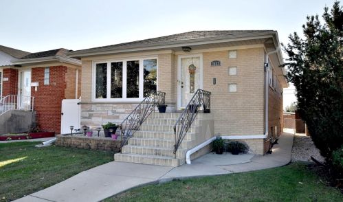 7637 Fullerton Ave, Chicago, IL 60707-2554
