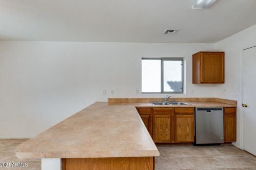 5906 32 Ave, Phoenix AZ 85017-4015 exterior