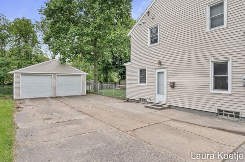 692 Park St, Grand Rapids MI 49525-2571 exterior