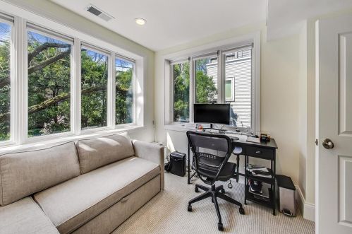 579 Hawthorne Pl, Chicago IL  60657-2922 exterior