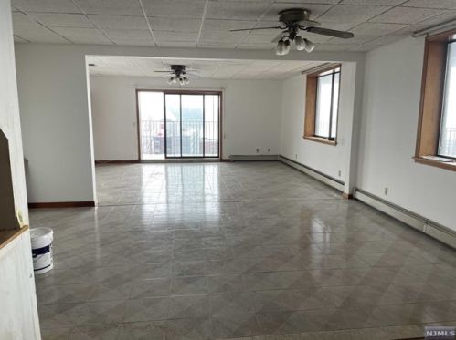 114 Pne St, Cliffside Park NJ 07010-1018 exterior