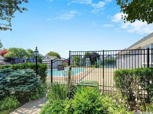 104 Alicia Dr, Babylon NY  11703-4038 exterior