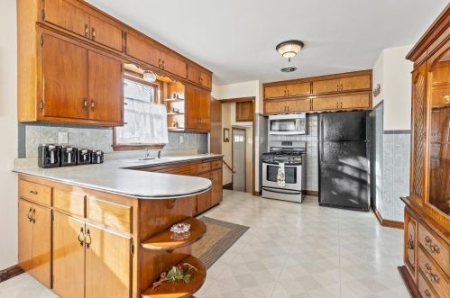 1019 109, Milwaukee WI 53214-2308 exterior