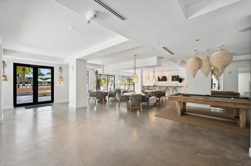 1111 Central Ave, Naples FL 34102-0062 exterior