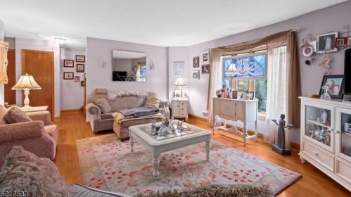 7 Trafalgar Ct, Hackettstown, NJ 07840-4208