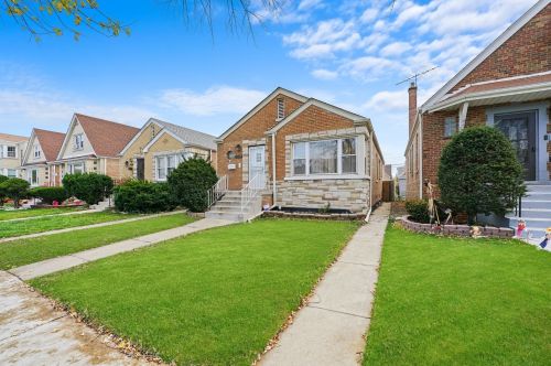 7225 Richmond St, Chicago, IL 60629-3012