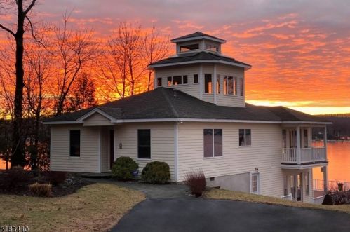 7 Elba Ave, Hopatcong NJ  07843-1807 exterior