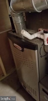 8120 Wyndam Rd, Camden NJ 08109-3221 exterior