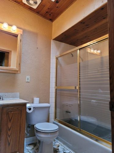 5829 Honey Crk Dr, Milwaukee WI 53221-4017 exterior