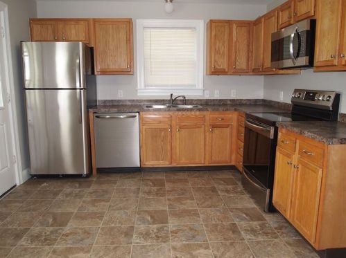 296 8th Ave, Woonsocket, RI 02895-4170