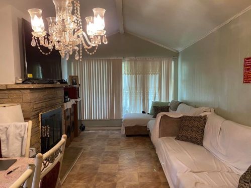 950 Judge Ave, Waukegan, IL 60085-2758