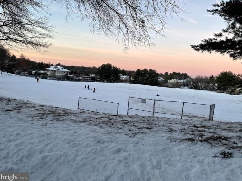 13 Forest Landing Ct, Rockville MD 20850-3925 exterior