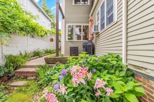 94 Bigelow St, Boston, MA