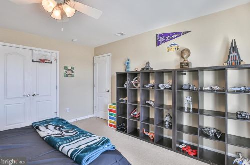 16609 Fox Chase Ct, Leesburg VA 20176-7845 exterior