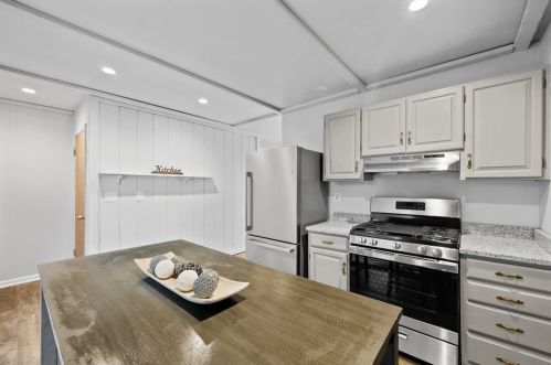 527 Pennview Dr, Pittsburgh PA 15235-4434 exterior