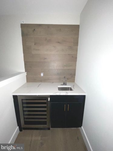 922 15th St, Philadelphia PA 19146-2141 exterior