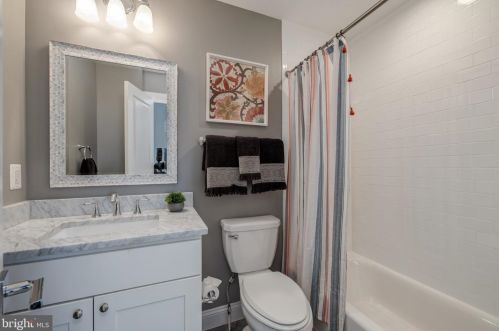 300 Mount Vernon Ave, Alexandria VA  22301-2232 exterior