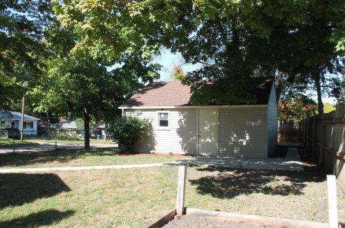 801 Eleanor St, Grand Rapids MI 49505-4223 exterior