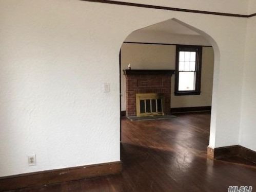 182 Grv St, Valley Stream NY 11580-2020 exterior