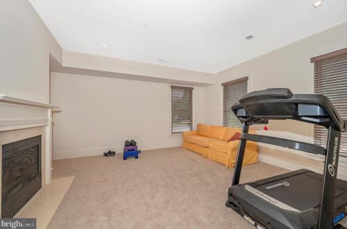 7813 Cadbury Ave, Rockville MD 20854-2970 exterior