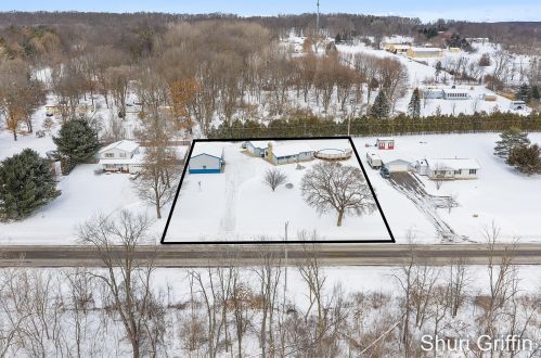 11470 Bluewater Hwy, Lowell MI 49331-9220 exterior