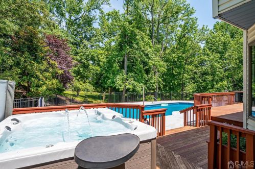 102 King St, Edison NJ 08820-1023 exterior