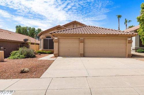 1019 Amberwood Dr, Phoenix, AZ 85048-1938