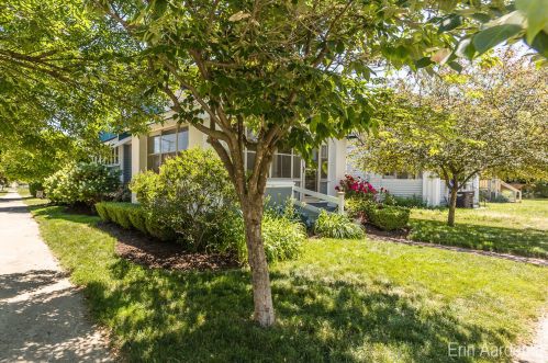 60 Valley Ave, Grand Rapids, MI 49504-7202