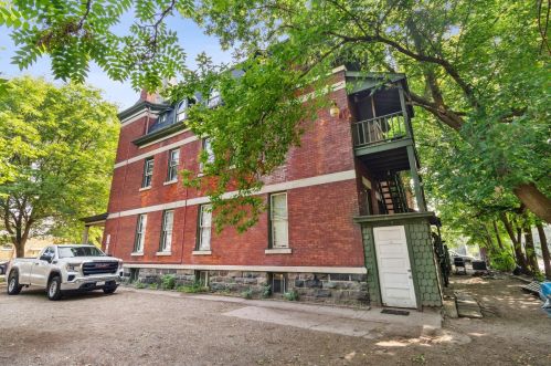 101 Dutton St, Kalamazoo, MI 49007-5264