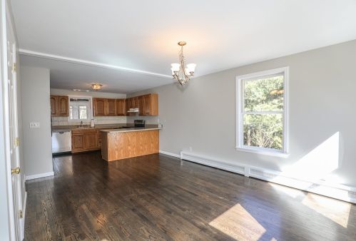 87 Blacksnake Rd, Seabrook NH 03874-4310 exterior