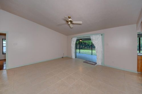 5406 Palmetto Dr, Fort Pierce FL 34982-7481 exterior