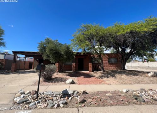 9673 3rd St, Tucson, AZ 85748-2705