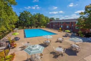 36521 Jefferson Ct, Farmington MI  48335-1924 exterior