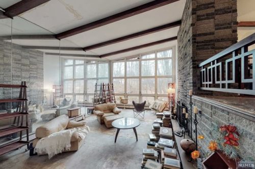 25 Sparrowbush Rd, Upper Saddle River NJ 07458-1420 exterior