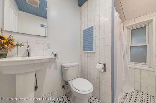 831 Cedar St, Kalamazoo MI 49007-5005 exterior