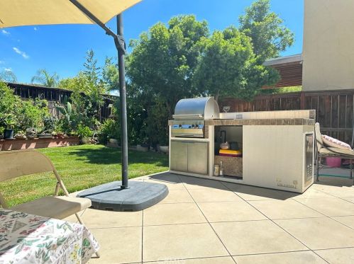 3851 Bluff St, Perris CA 92571-7595 exterior