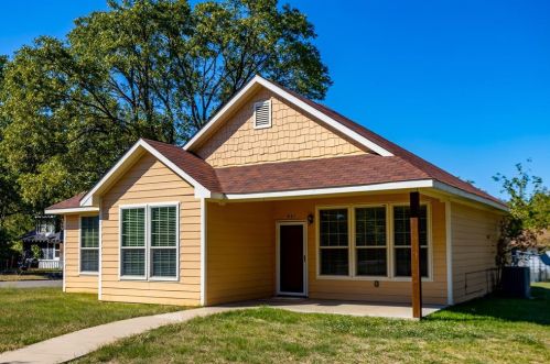 931 Walker St, Denison TX  75020-2125 exterior