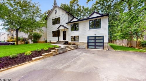 21 Fieldstone Dr, Livingston NJ  07039-3308 exterior