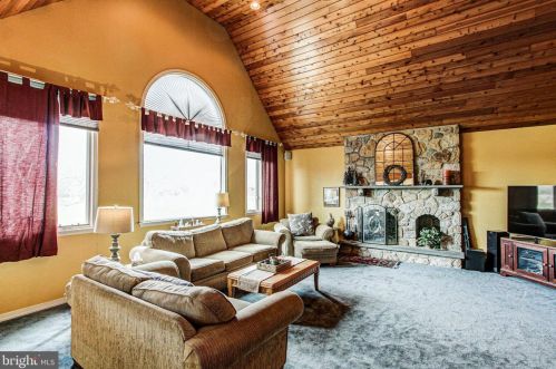 1790 Creamery Rd, Quakertown PA 18951-5518 exterior